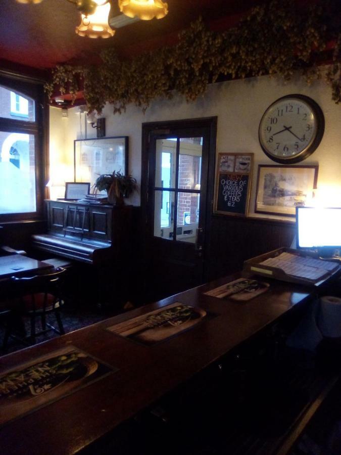 Railway Hotel Faversham Eksteriør billede